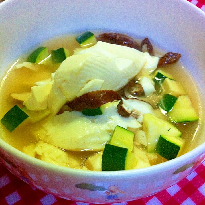 おぼろ豆腐と日干し椎茸のスープ
